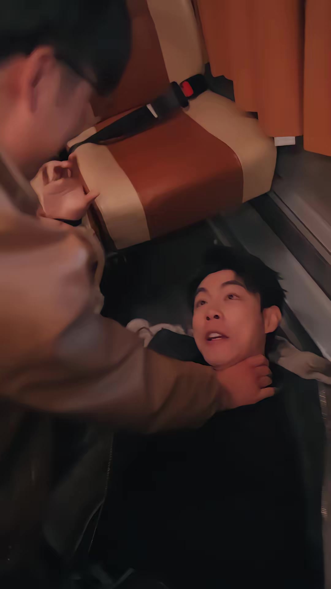 《人面熊危機》劇照