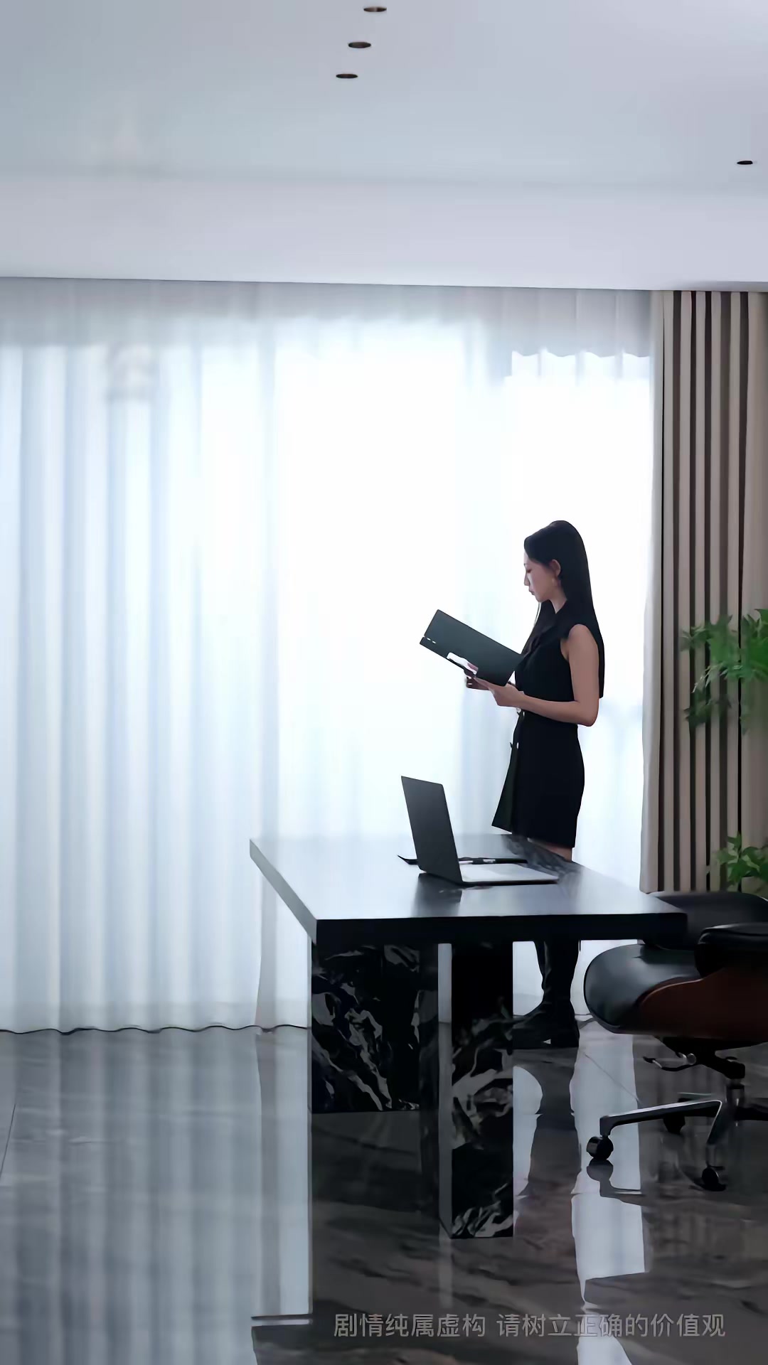 《妈咪受辱，大小姐回国掀翻全场》剧照
