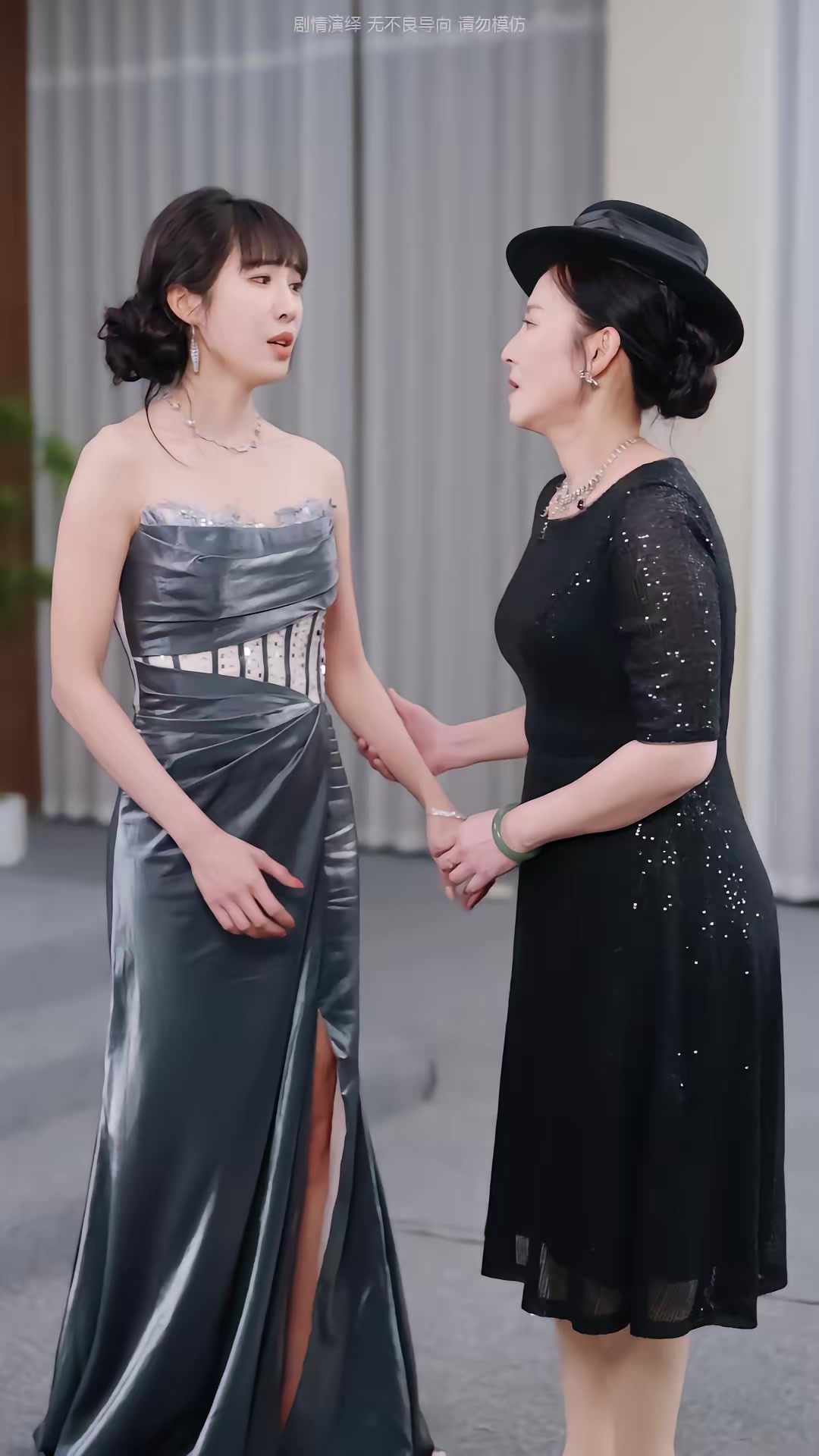 《不裝了，我們全家都是頂流》劇照