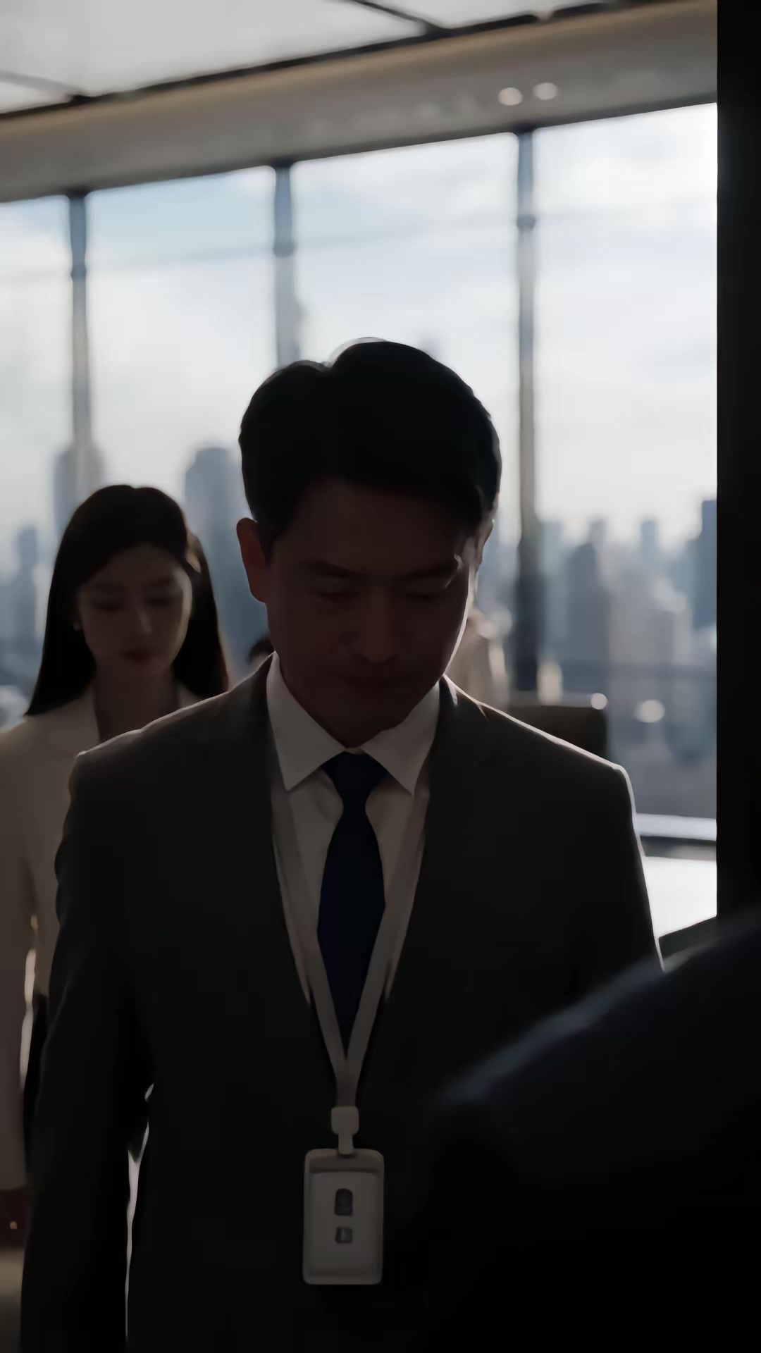 《月入三十万，亲妈住楼道》剧照