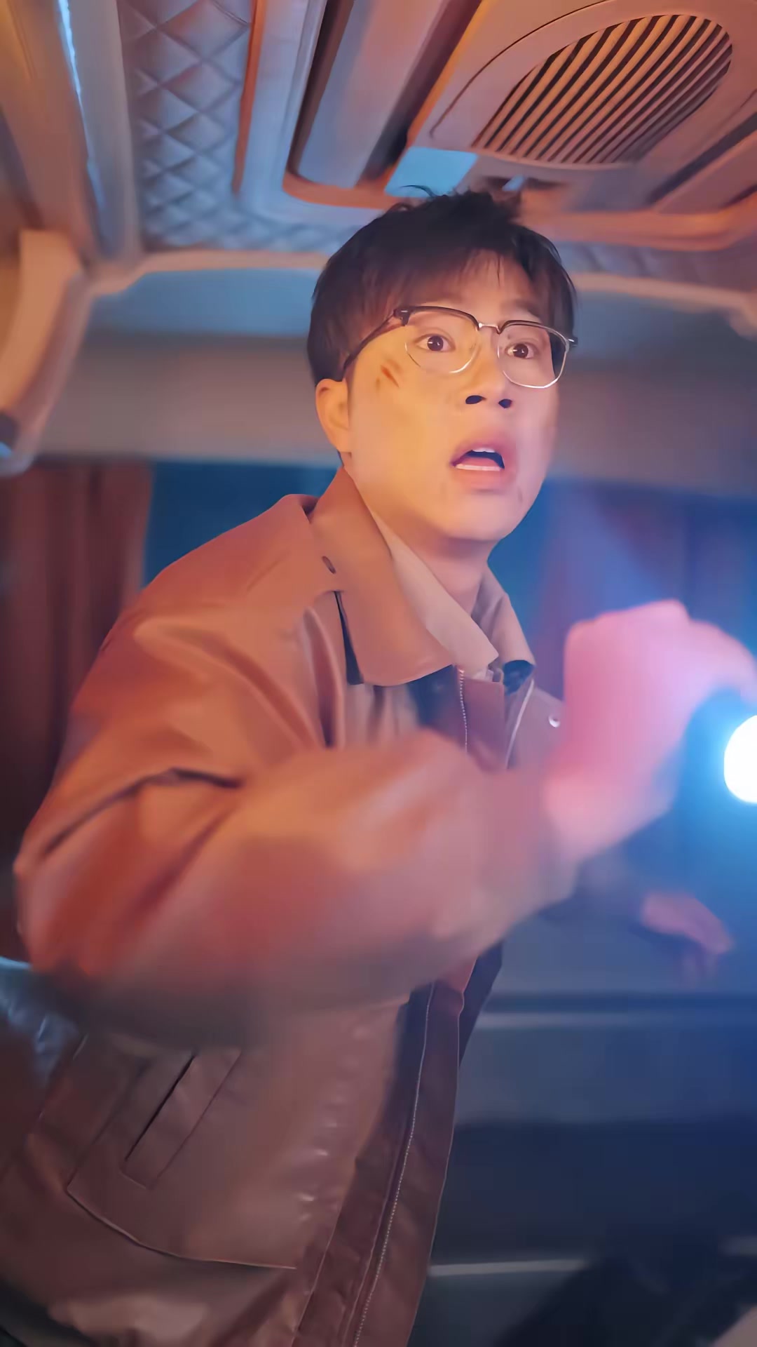 《人面熊危機》劇照