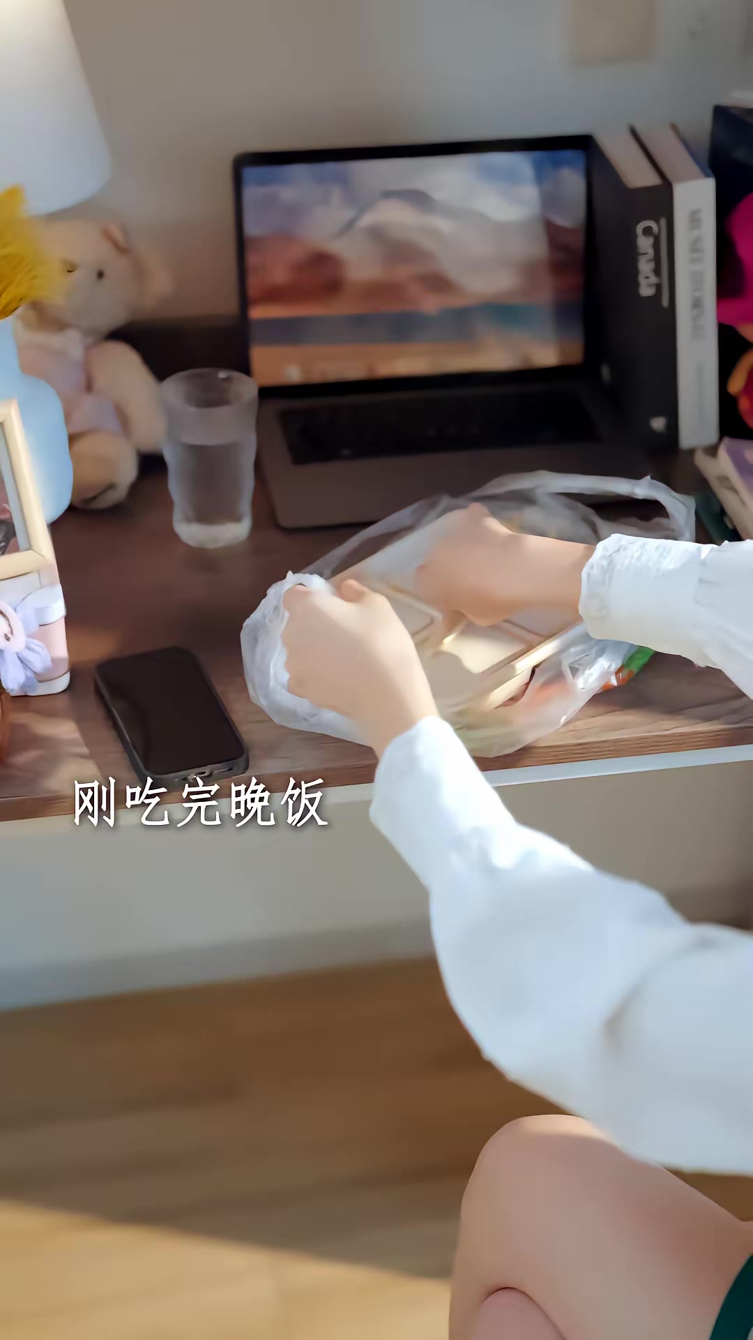 《学姐冒充我嫂子，结果踢到铁板了》剧照