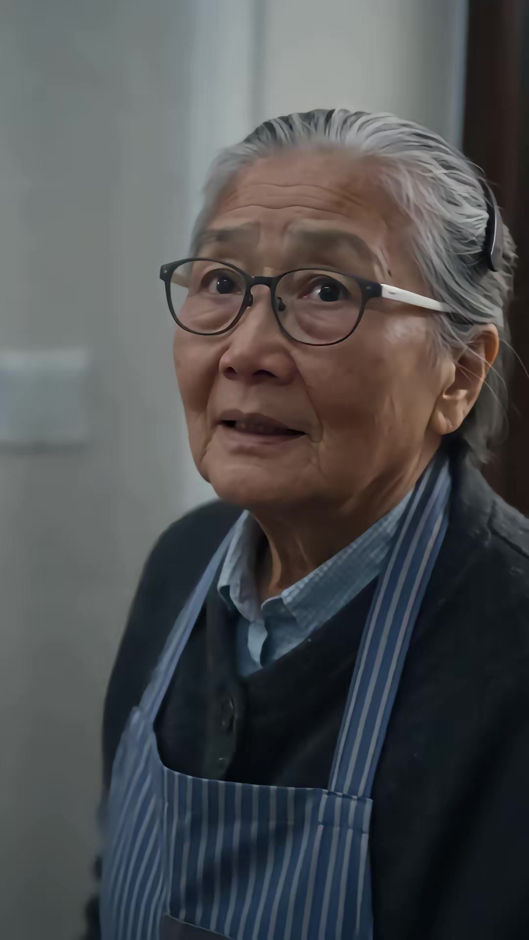 《月入三十万，亲妈住楼道》剧照