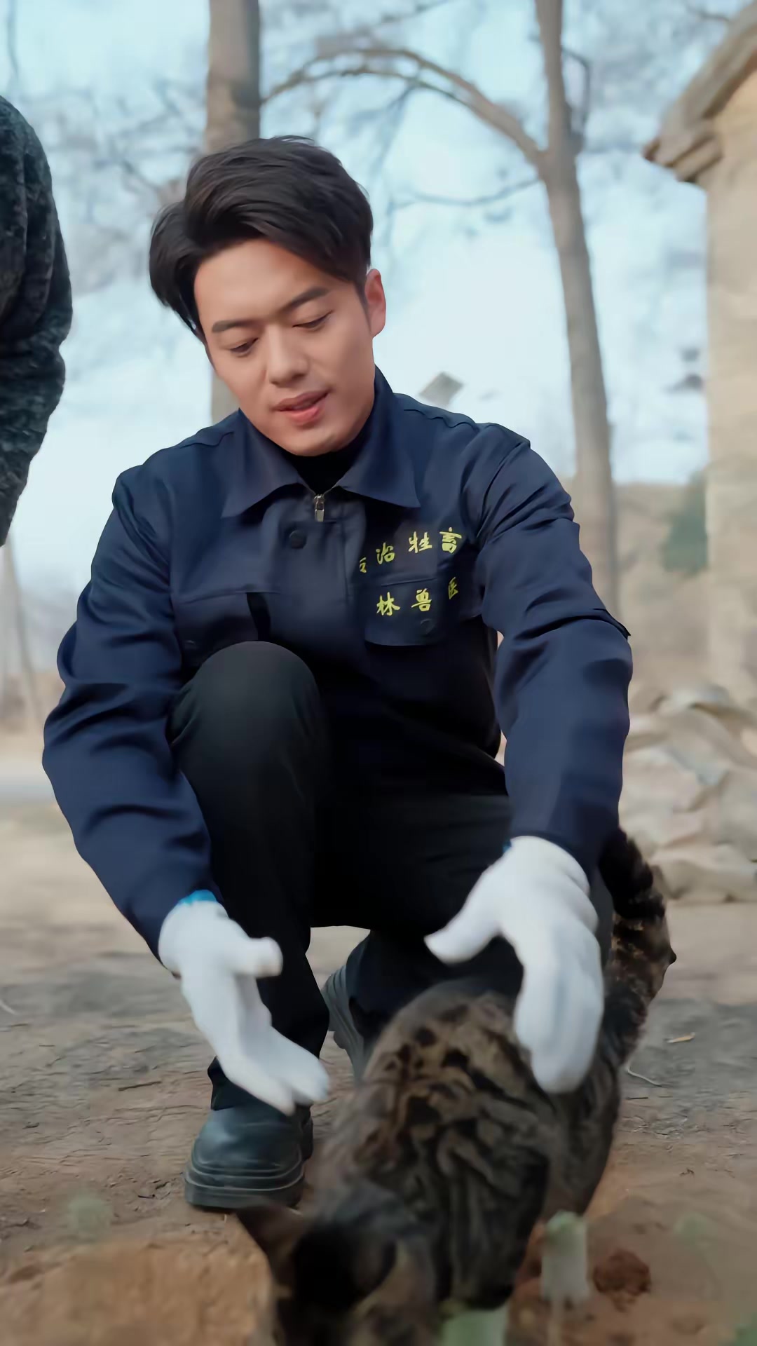 《人在鄉村扯犢子，珍獸找上門來了》劇照