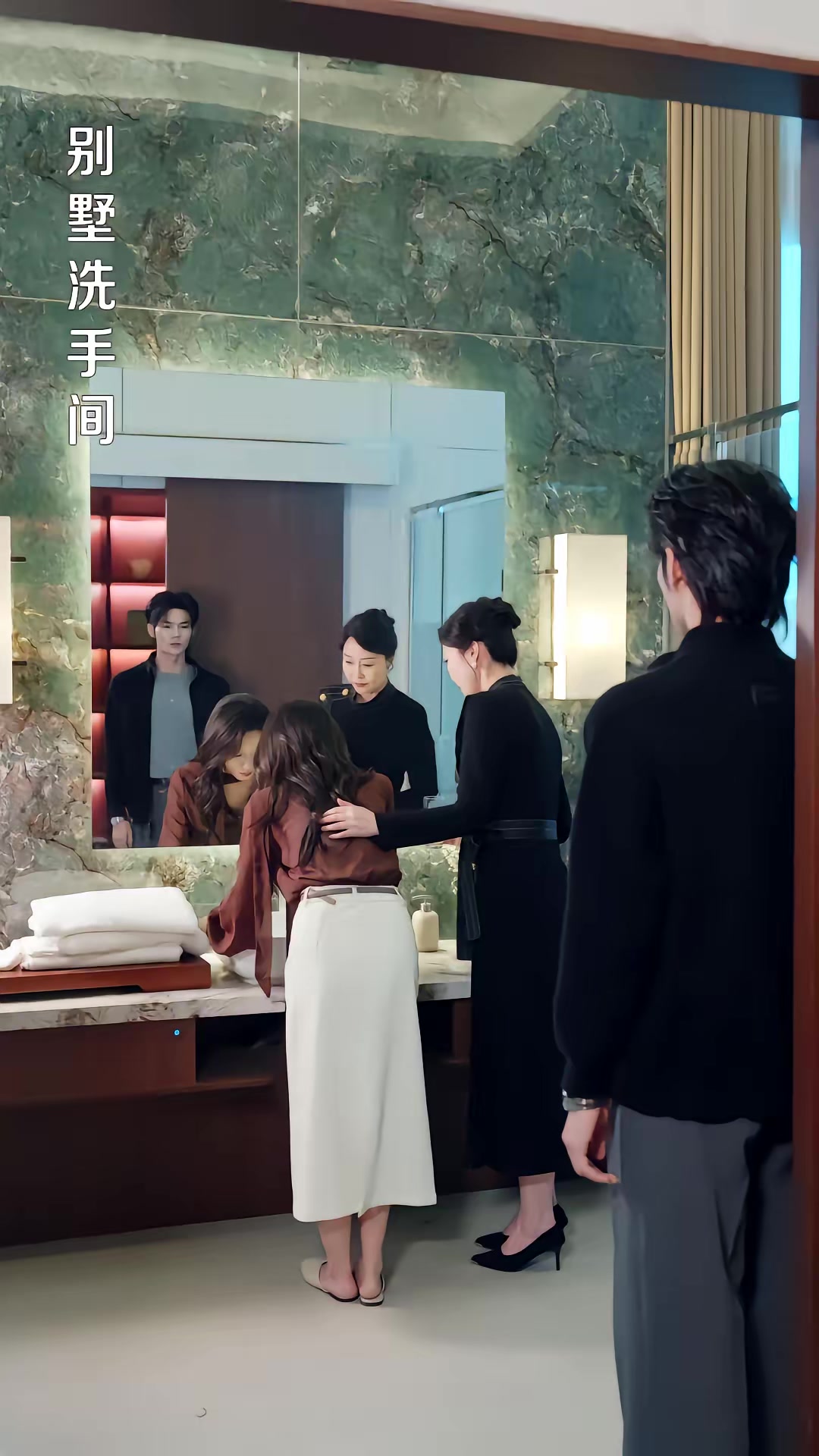 《天降俏弟媳，大姑子們追著寵》劇照
