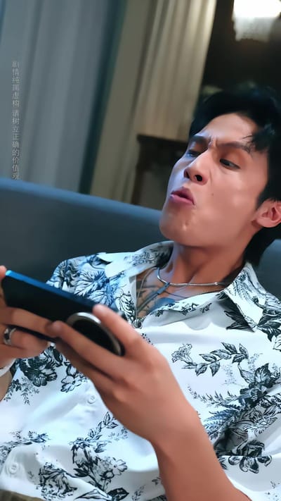 《雙胎異父，我硬核清算一切》劇照