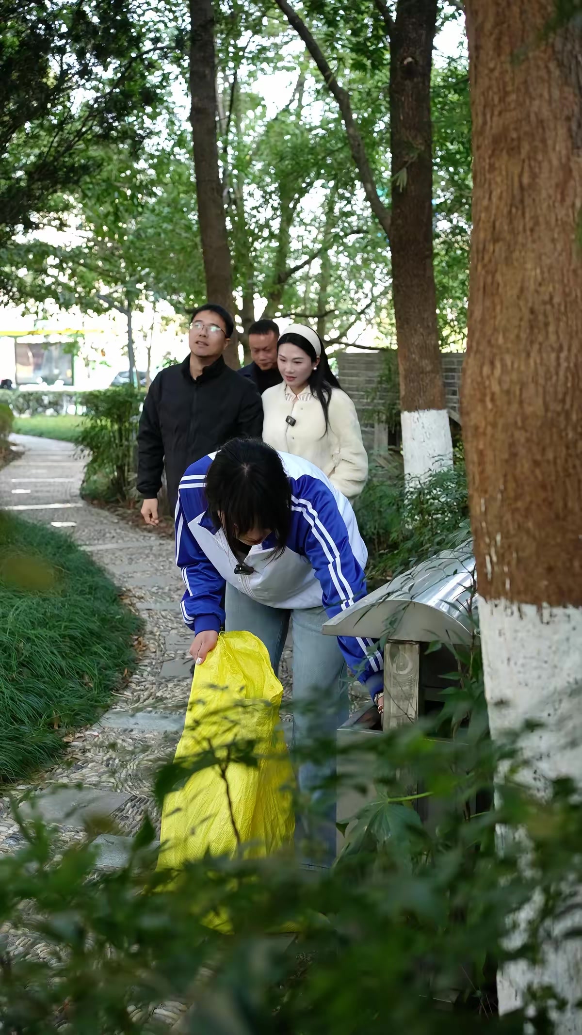 《暖阳照归途》剧照