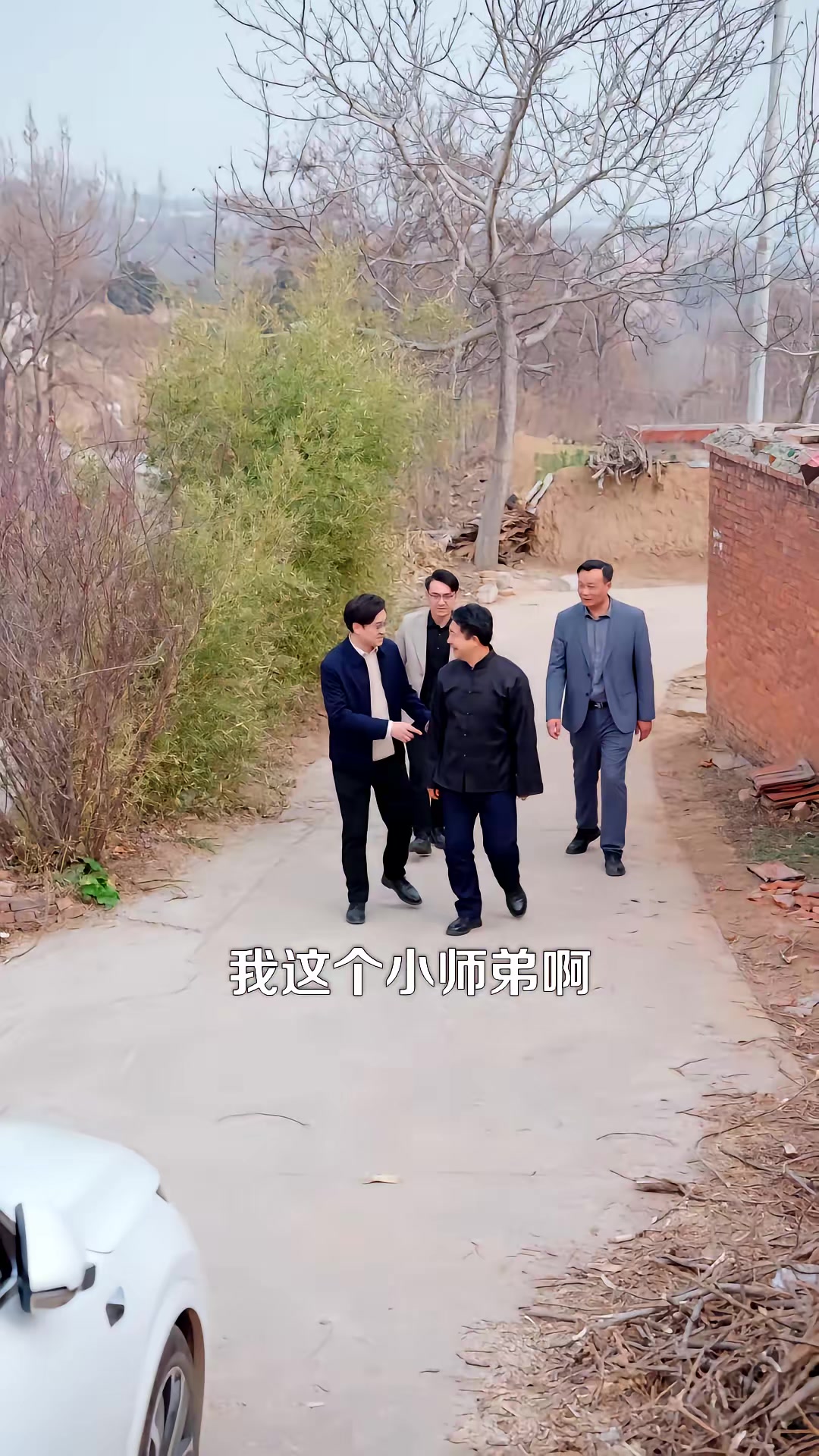 《人在鄉村扯犢子，珍獸找上門來了》劇照