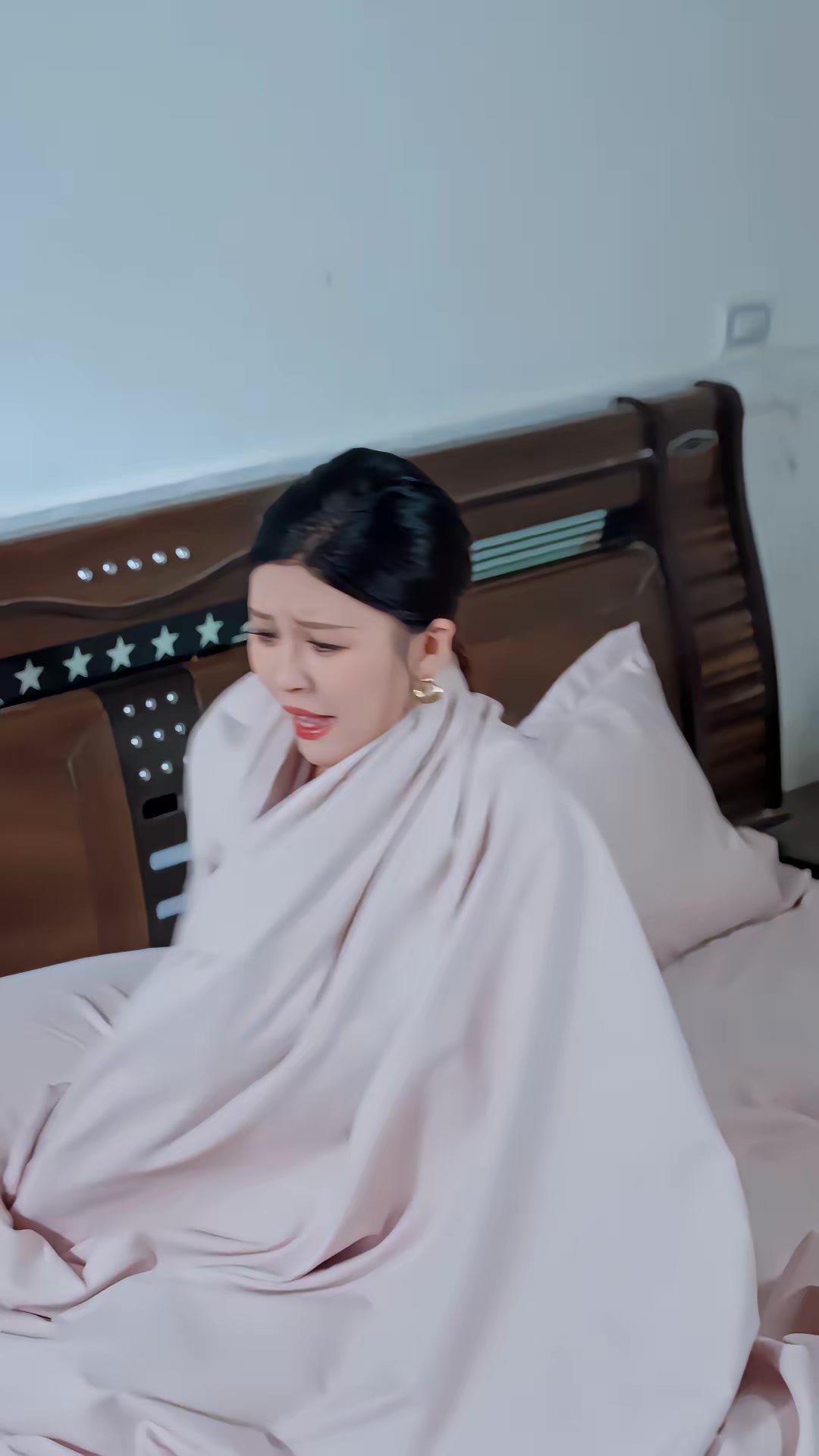 《人在鄉村扯犢子，珍獸找上門來了》劇照