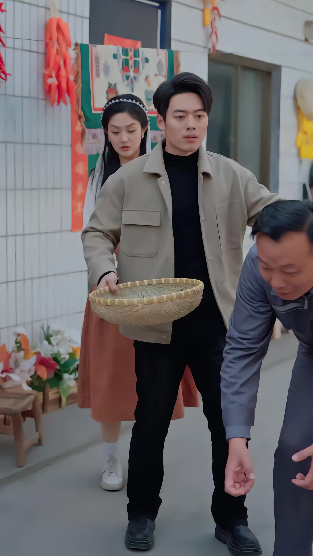 《人在鄉村扯犢子，珍獸找上門來了》劇照