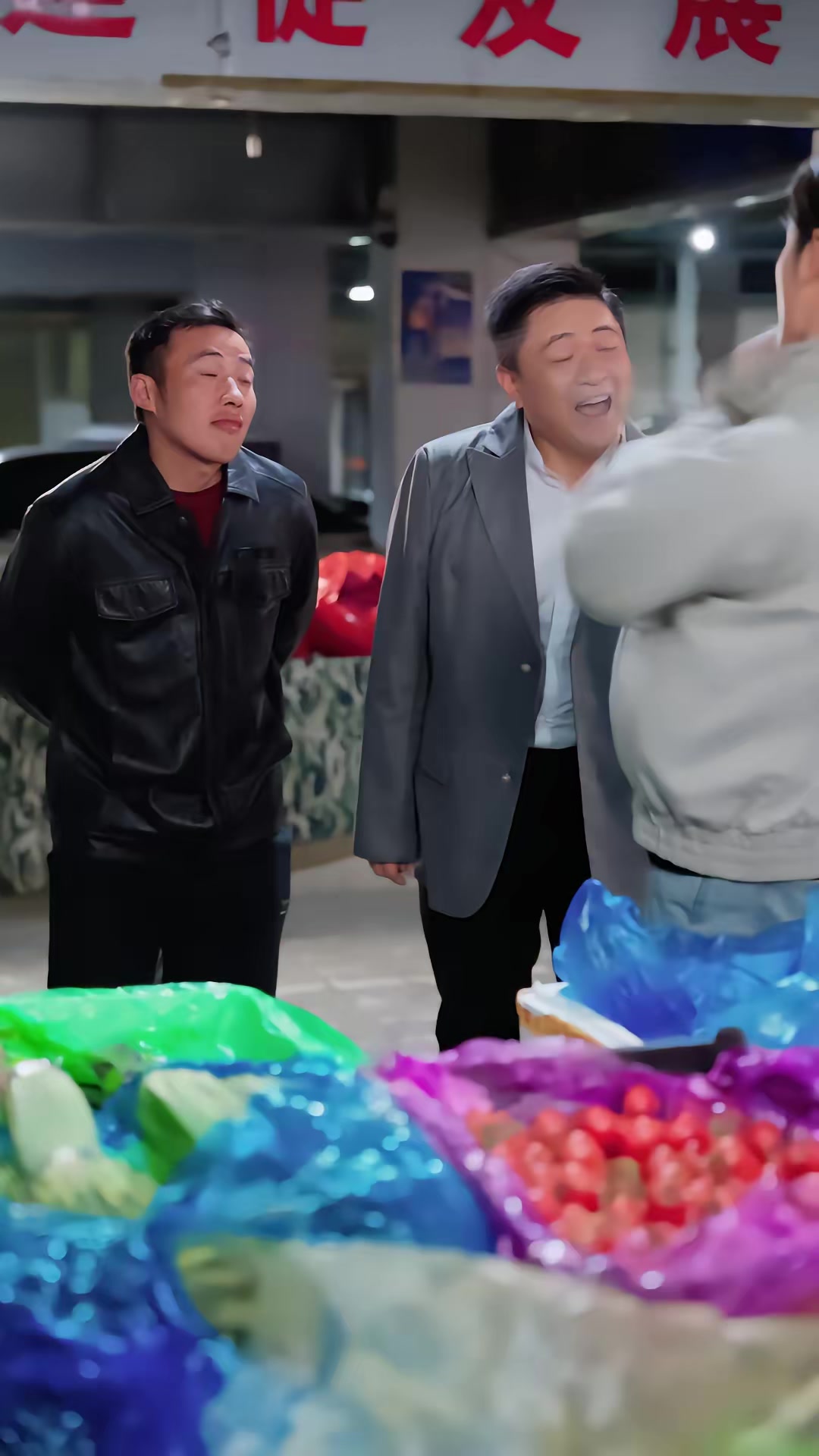 《人在鄉村扯犢子，珍獸找上門來了》劇照