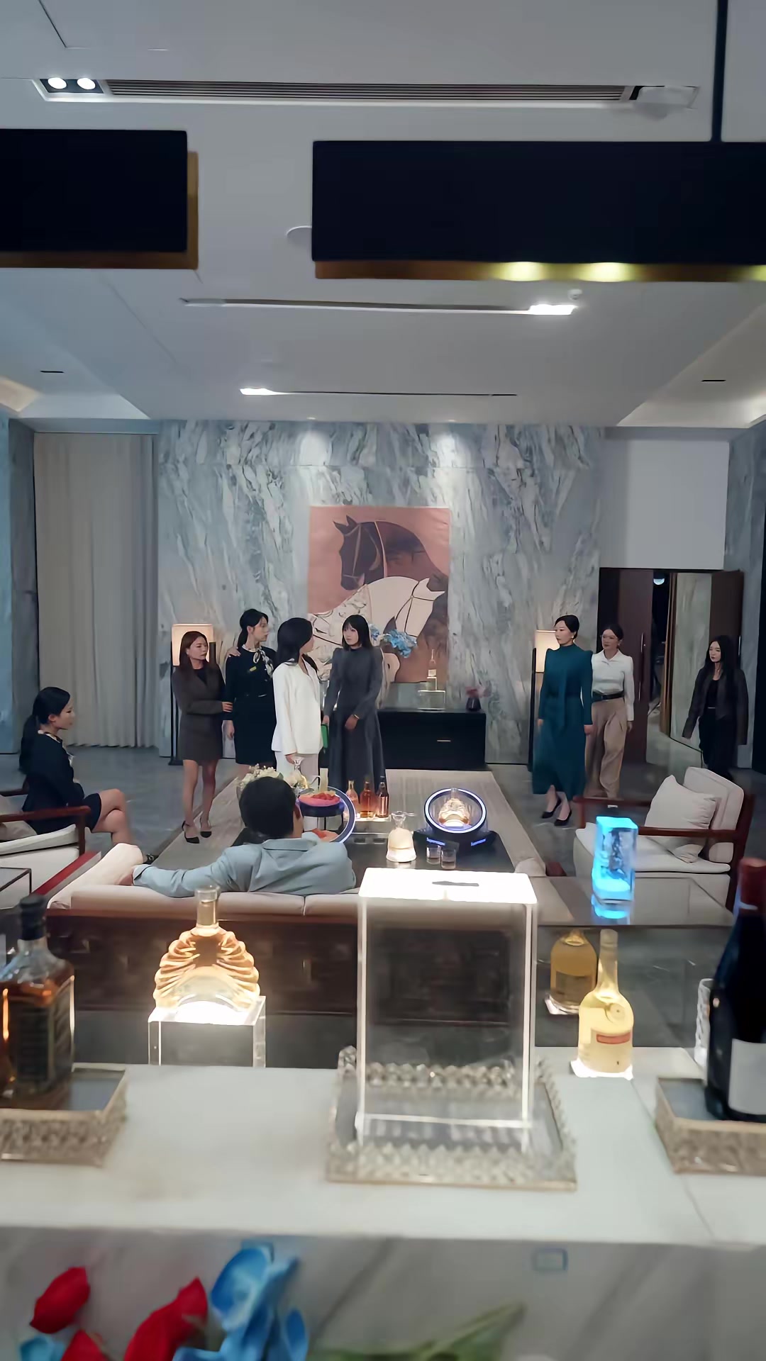 《天降俏弟媳，大姑子們追著寵》劇照