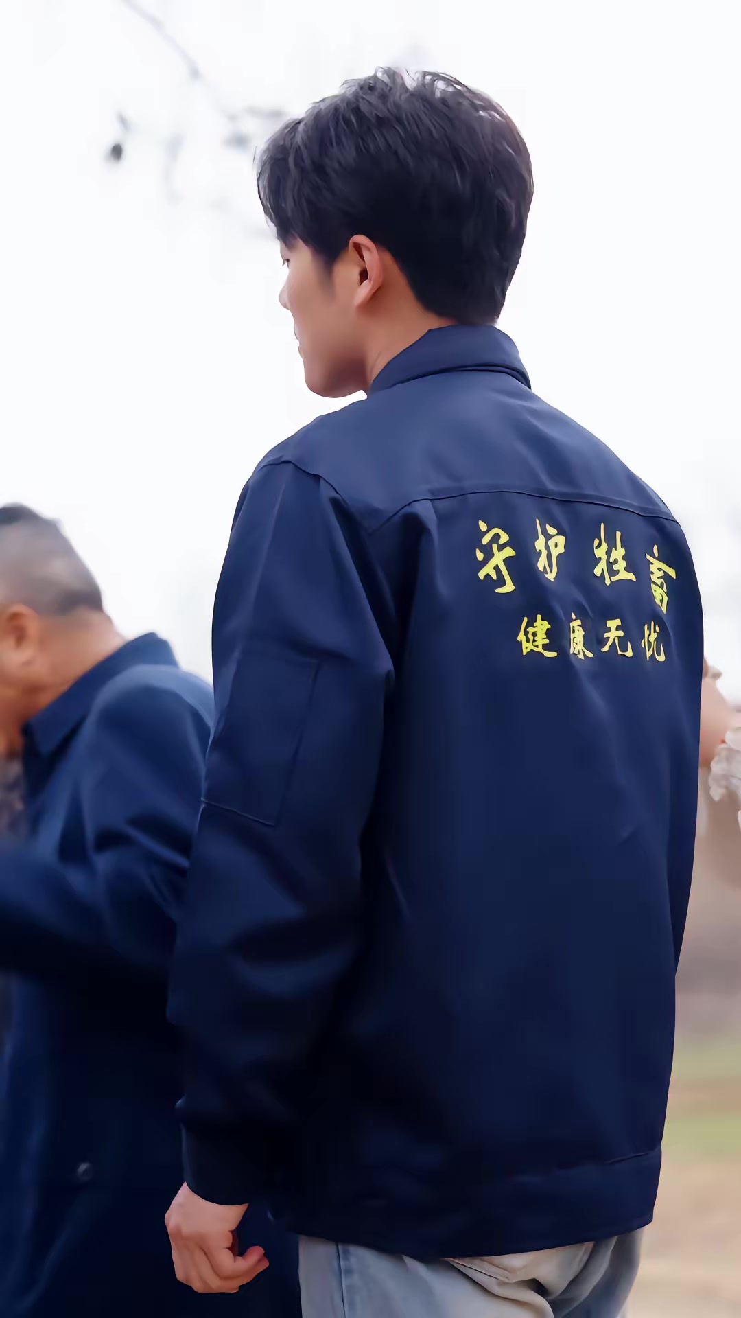 《人在鄉村扯犢子，珍獸找上門來了》劇照