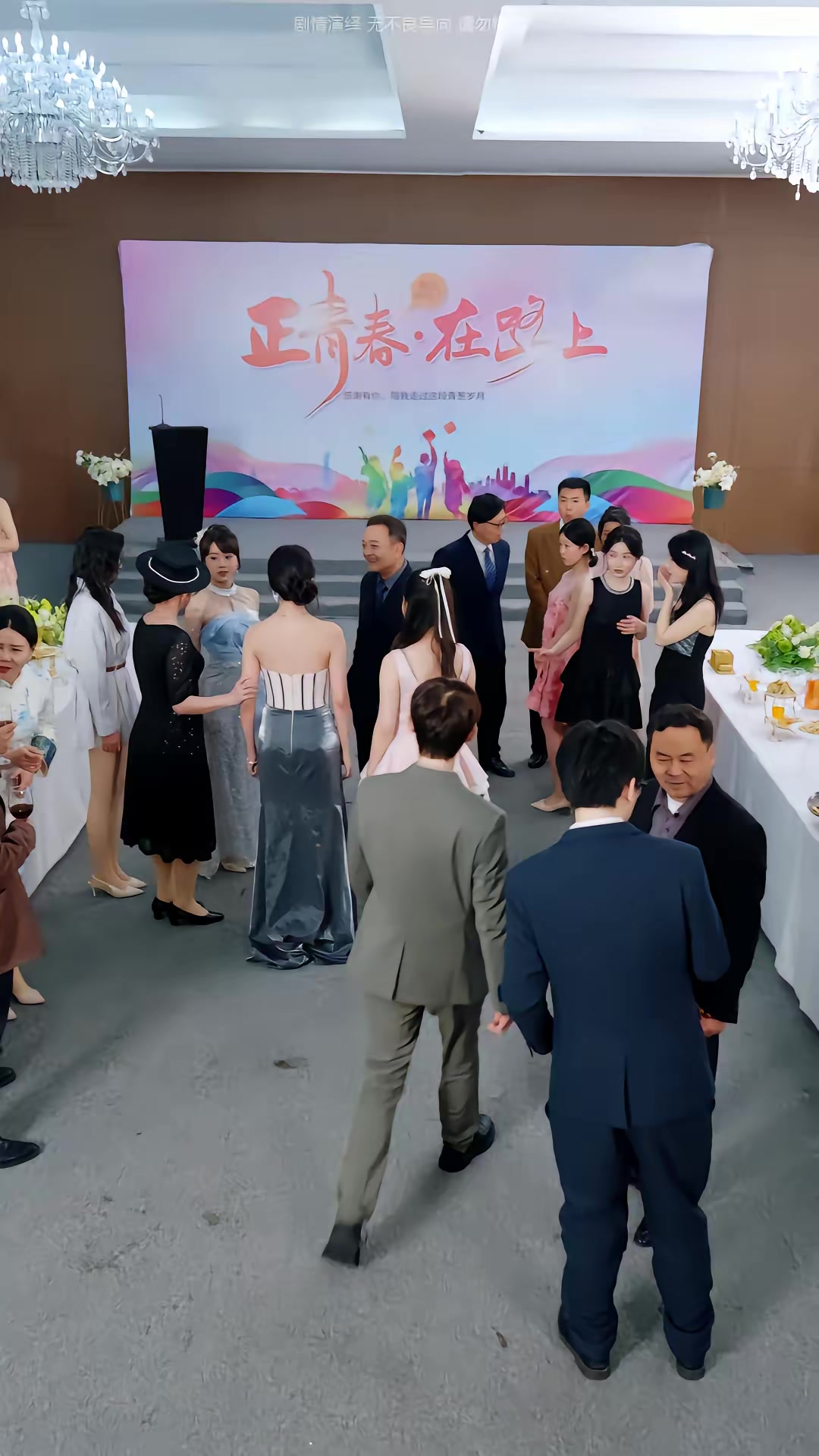 《不裝了，我們全家都是頂流》劇照