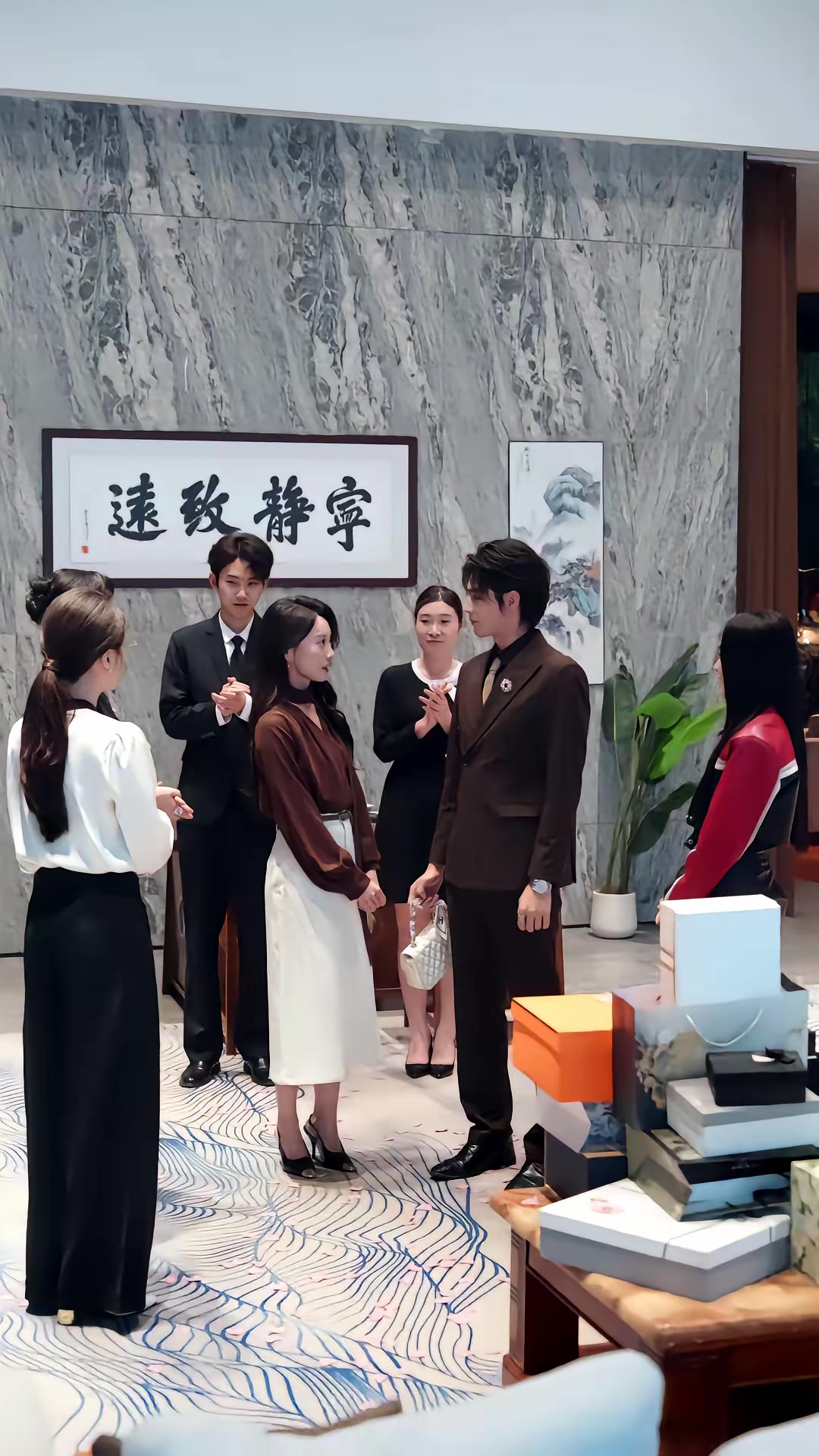 《天降俏弟媳，大姑子們追著寵》劇照